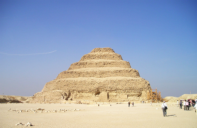 阶梯金字塔