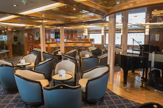 ship-club-lounge