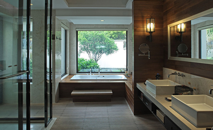 17_The_bathroom_in_Room_in_the_Floating_clouds_villa_R