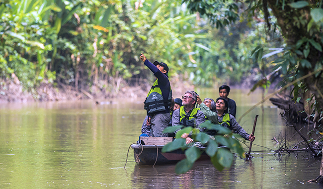 Canoe_Rides_Breathe_The_Amazon_Experiences_Anakonda_Amazon_Cruises