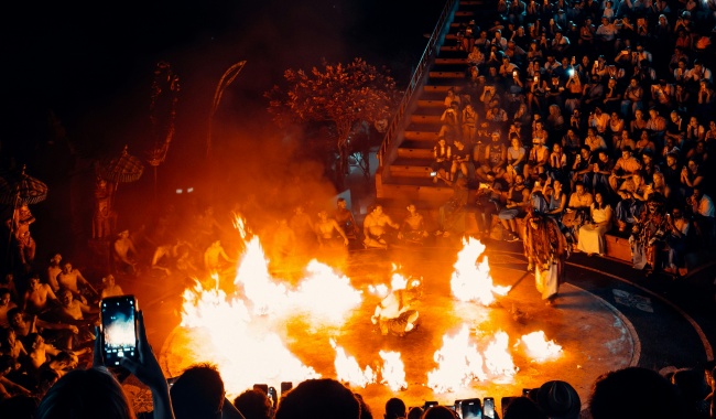 Day 14 火舞表演 Day 14 火舞表演