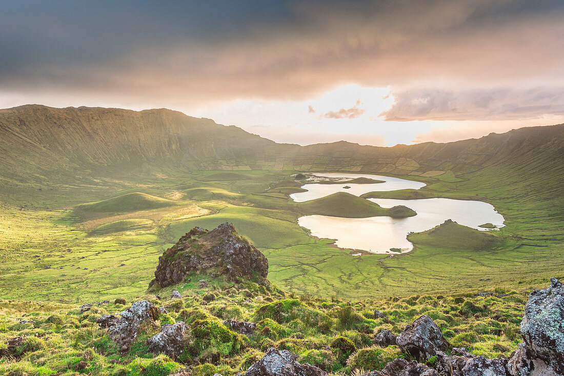 Volcanic-crater-Caldeirao-Corvo-Island-Azores-Portugal